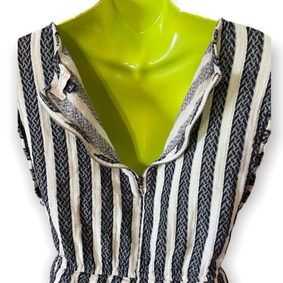 UNIVERSAL THREAD navy striped romper - Picture 7 of 10